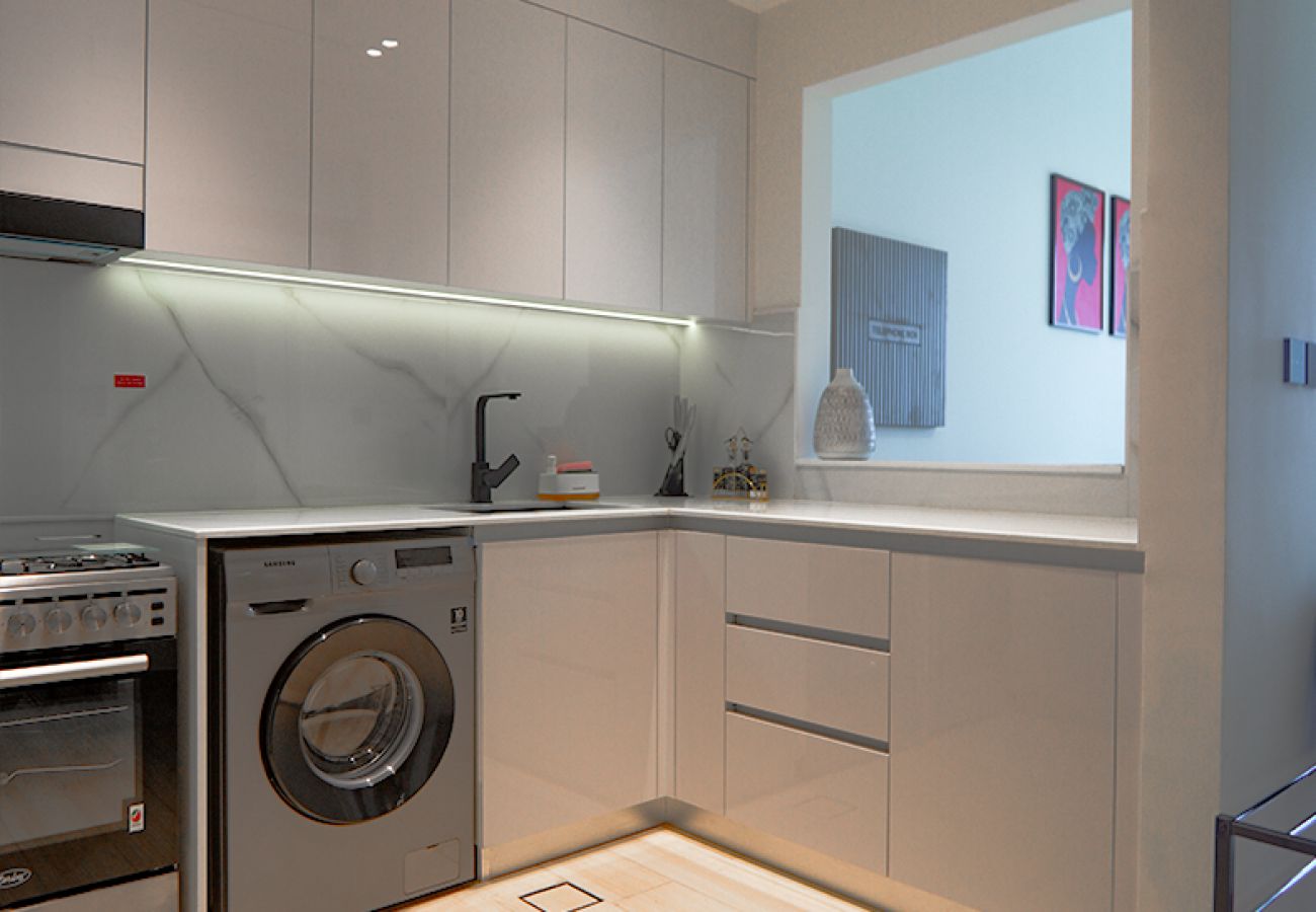 Apartment in Dubai - EasyGo - Modern 1BR in Binghatti Heights