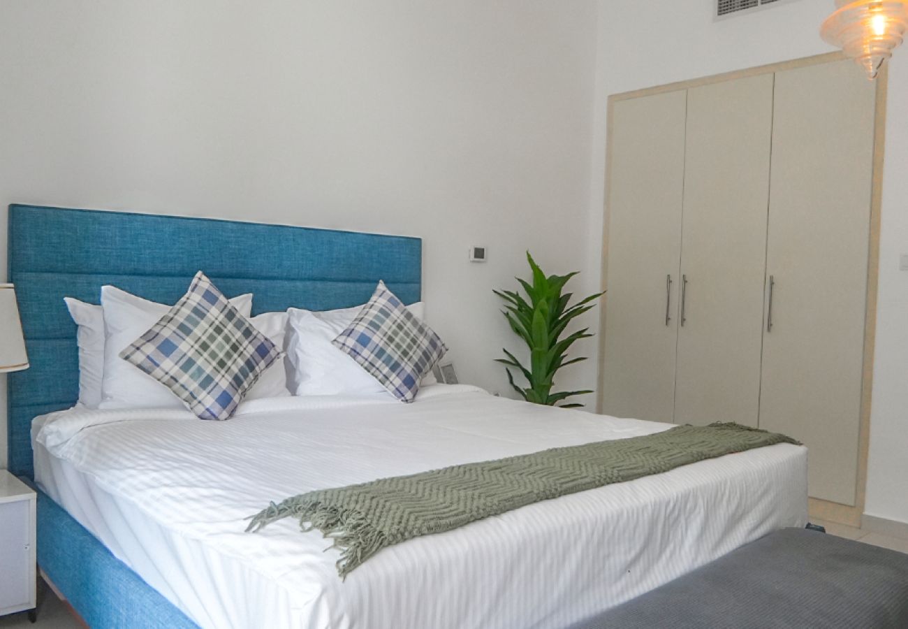 Studio in Dubai - EasyGo - Spacious Studio in Golf Vista B