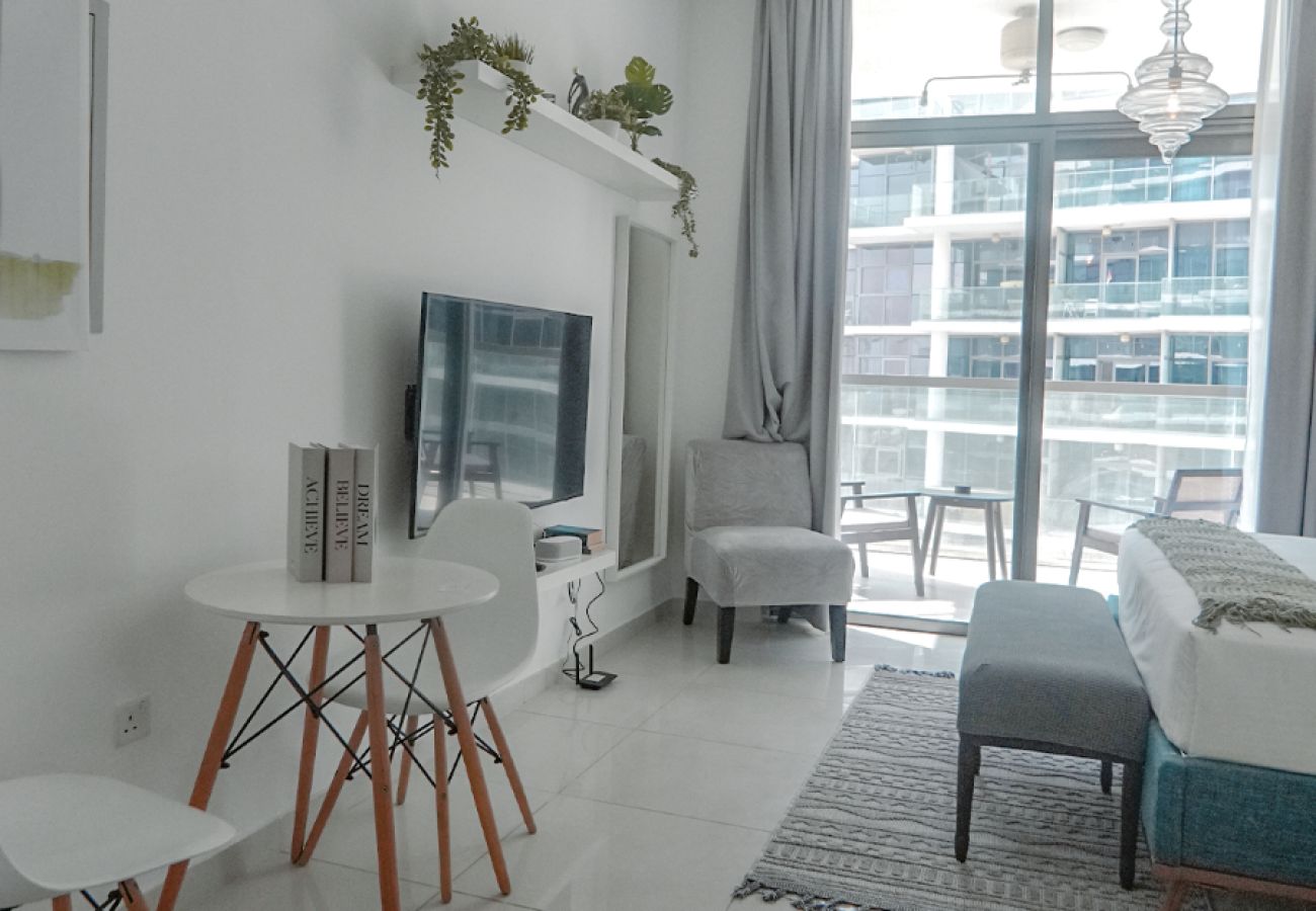 Studio in Dubai - EasyGo - Spacious Studio in Golf Vista B