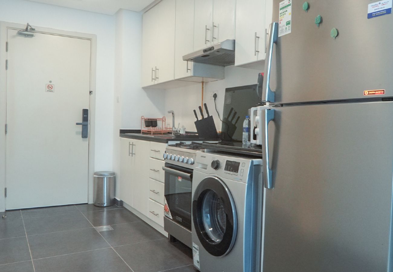 Studio in Dubai - EasyGo - Spacious Studio in Golf Vista B