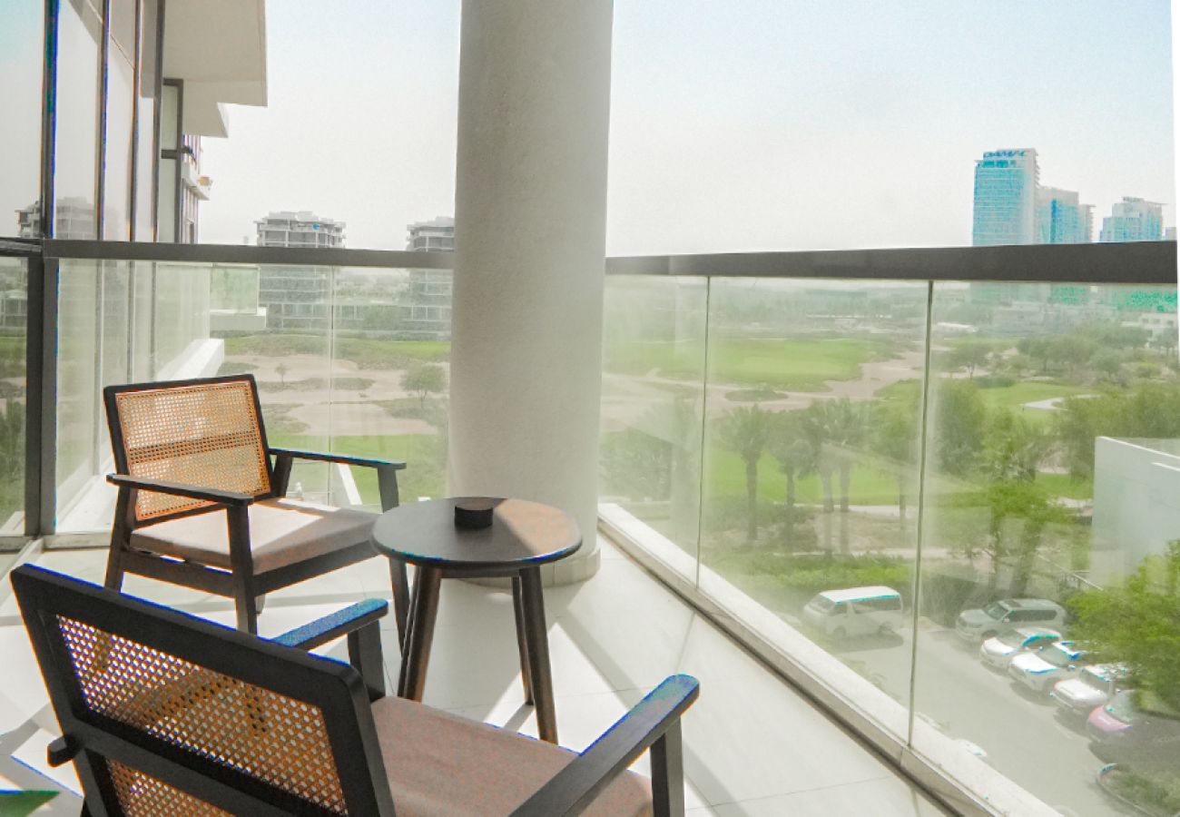 Studio in Dubai - EasyGo - Spacious Studio in Golf Vista B