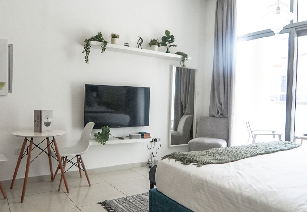 Studio in Dubai - EasyGo - Spacious Studio in Golf Vista B