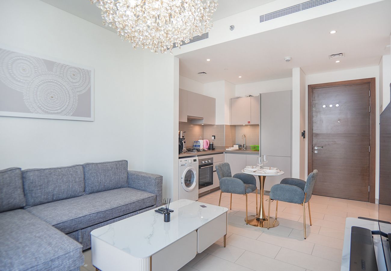 Apartment in Dubai - Modern-Distinguished-sofa bed 