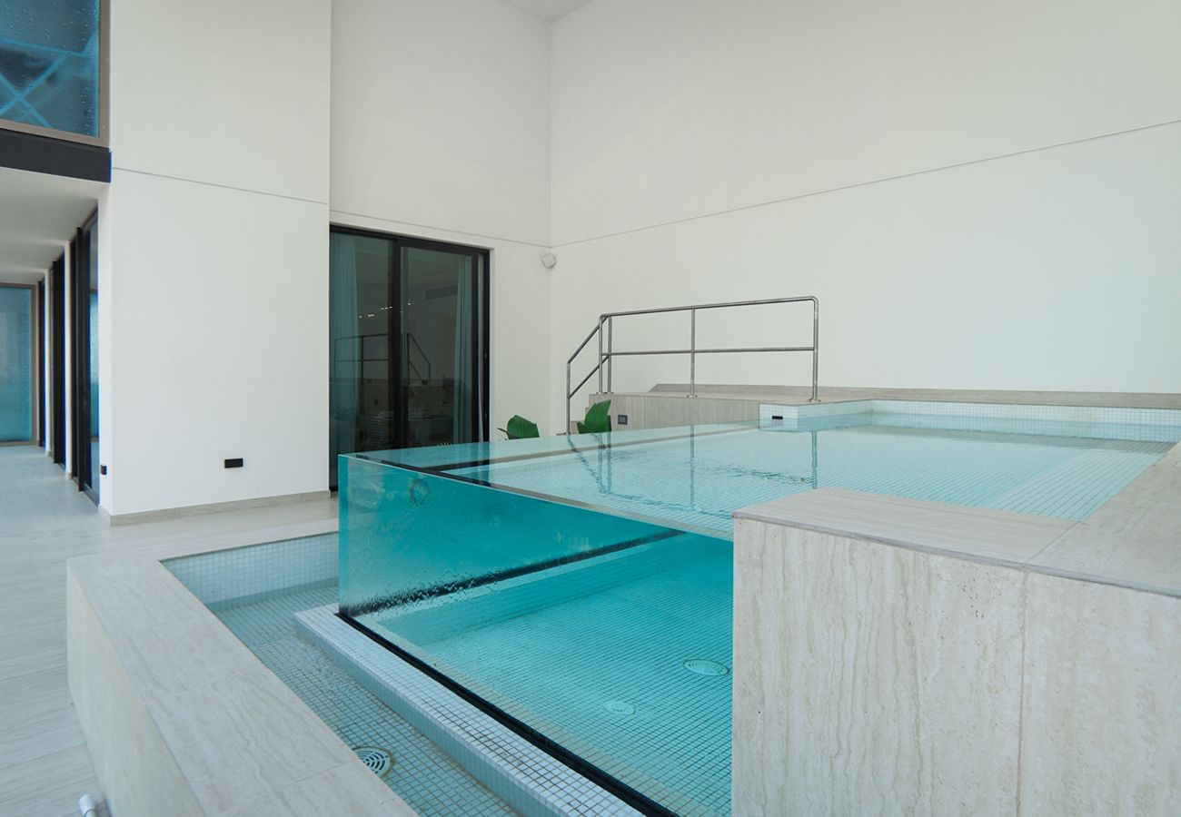 Apartment in Dubai - Lavish living with Private pool 