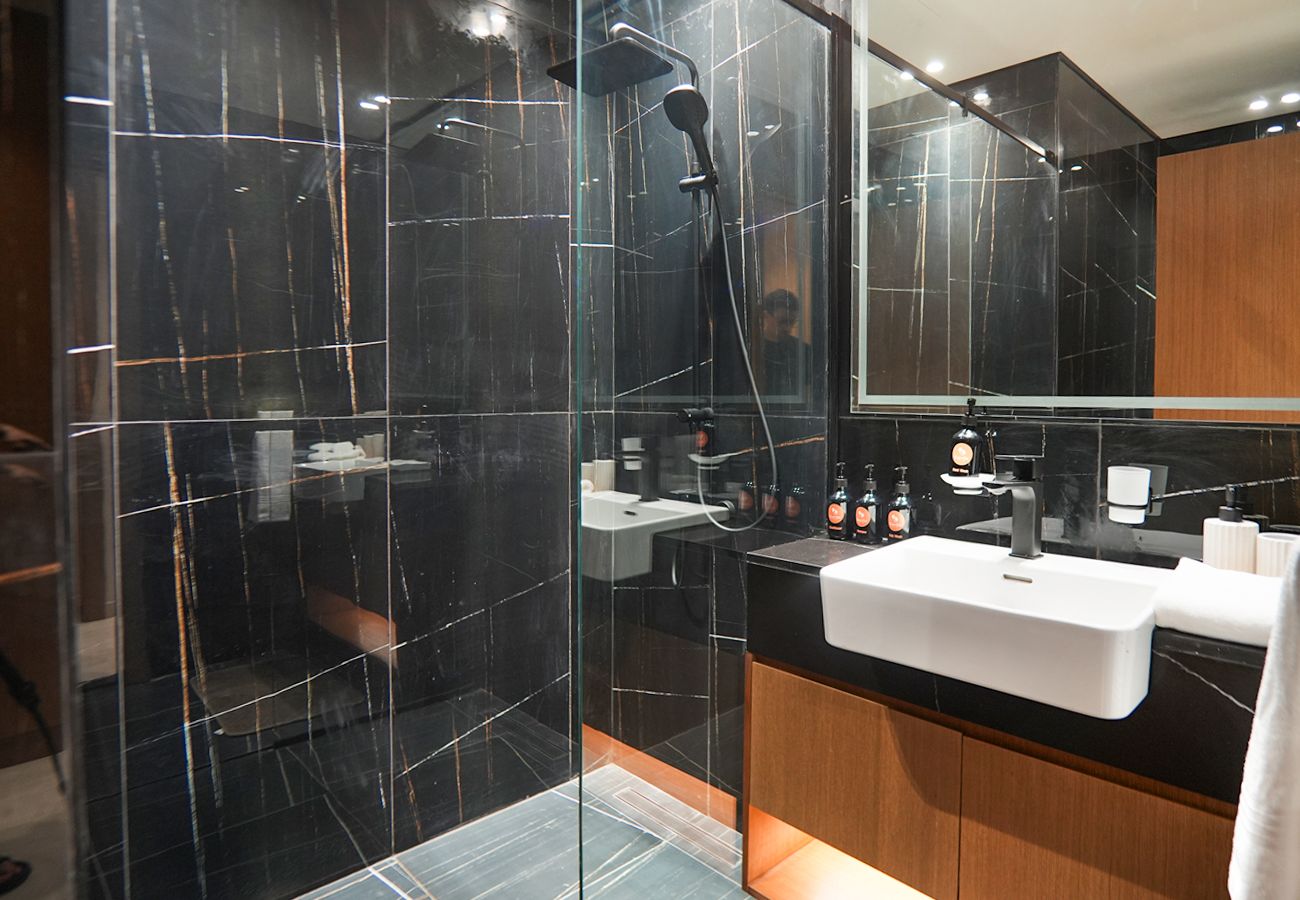 Apartment in Dubai - Lavish living with Private pool 