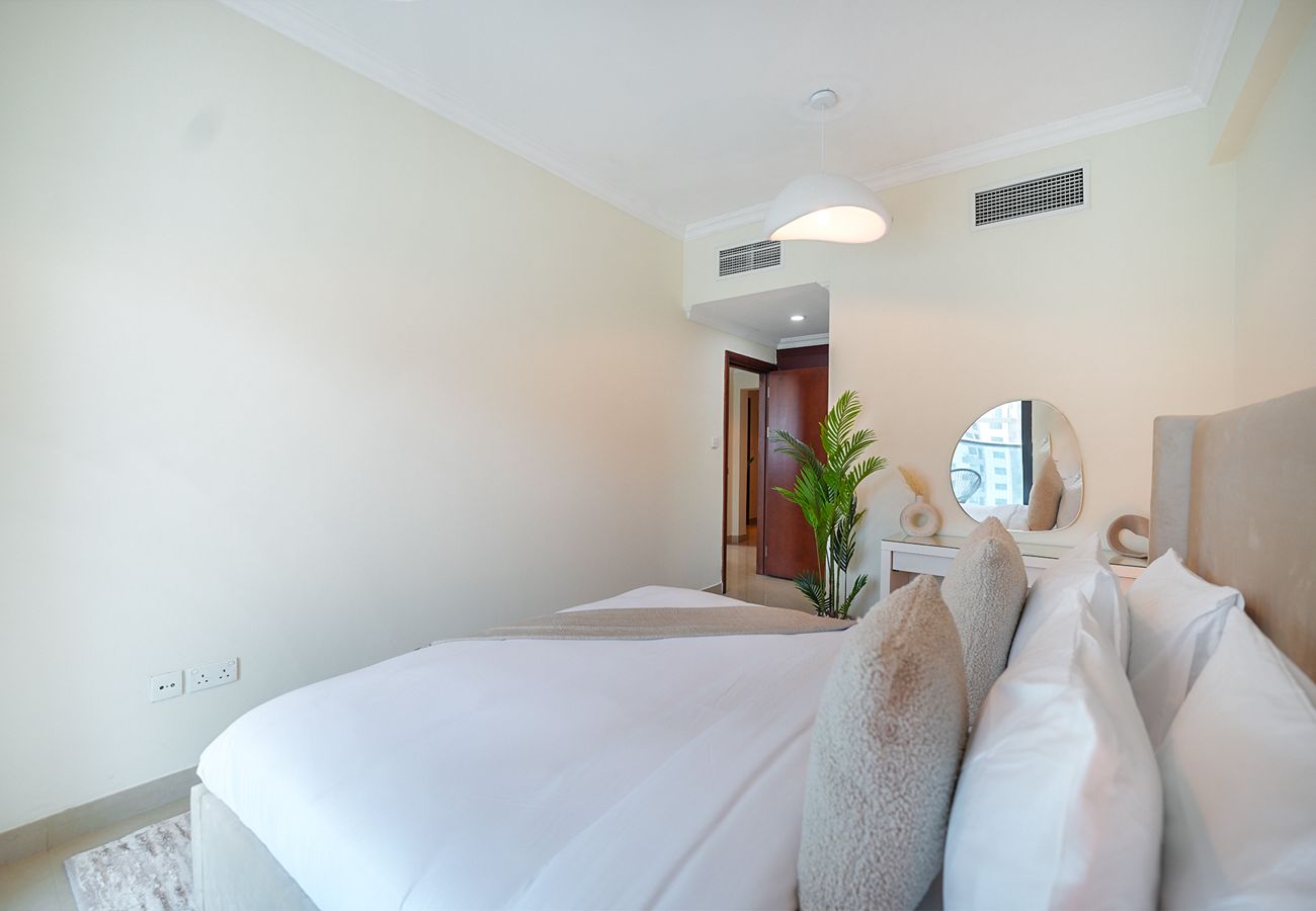 Apartment in Dubai - Marina Living - View and amenities 