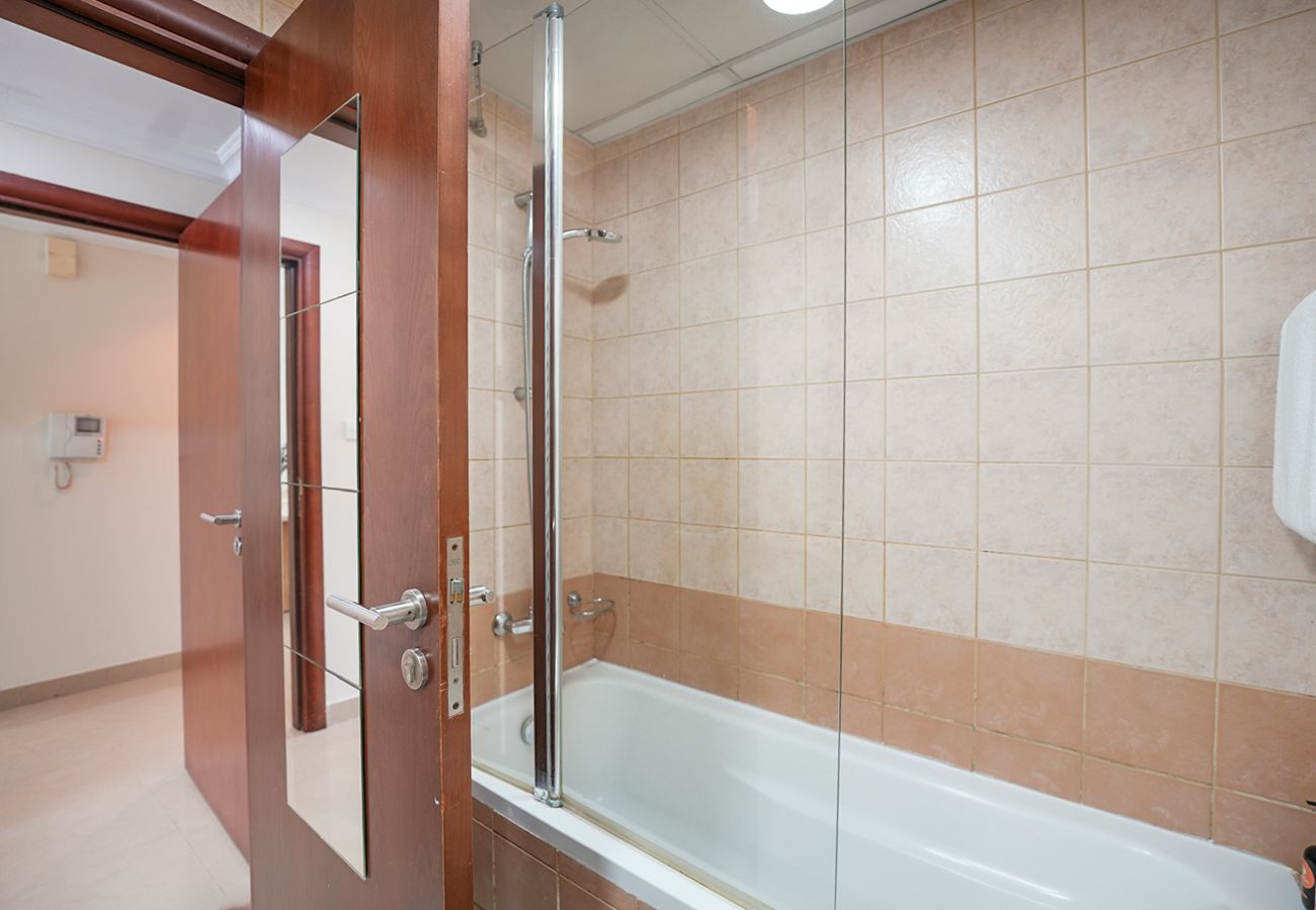Apartment in Dubai - Marina Living - View and amenities 