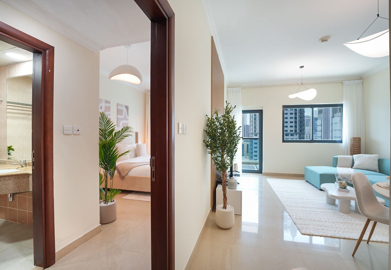 Apartment in Dubai - Marina Living - View and amenities 