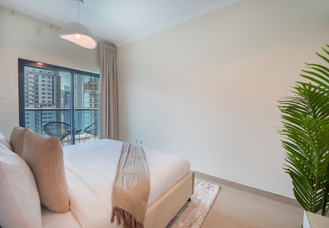 Apartment in Dubai - Marina Living - View and amenities 