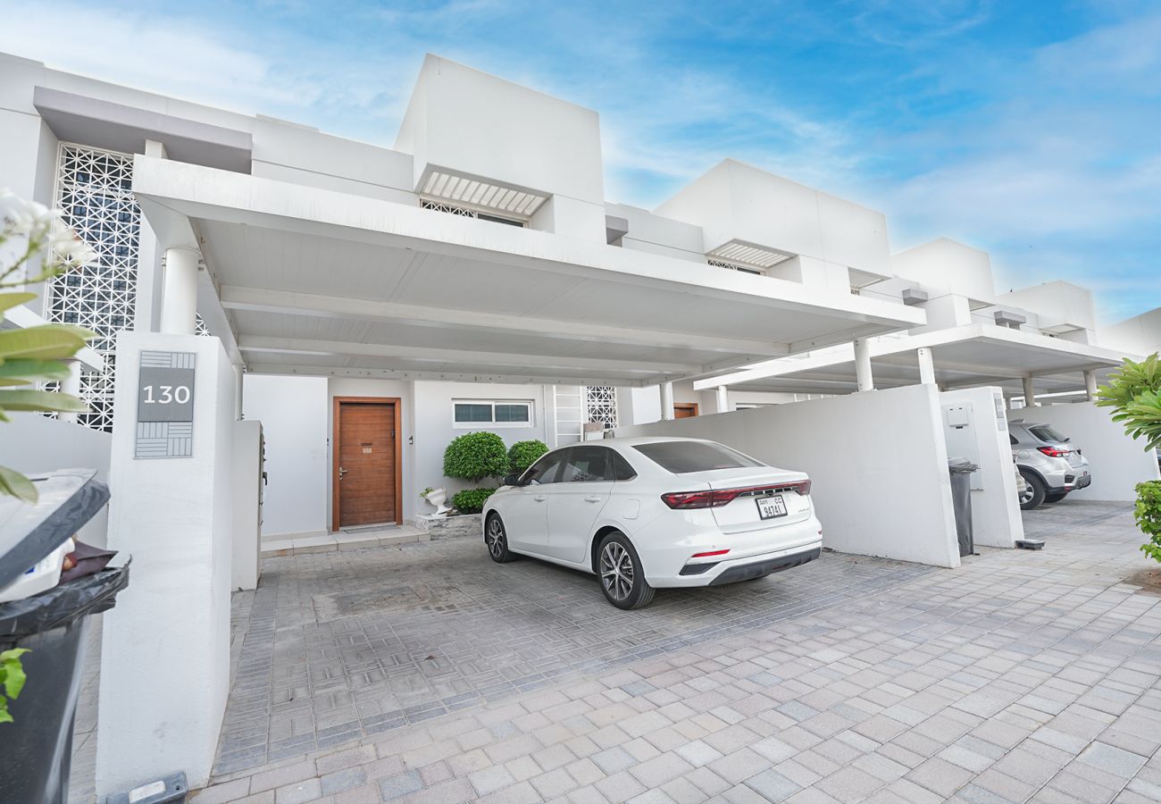 Terraced House in Dubai - Elevated urban living in Stylish 3Bedroom touwnhouse