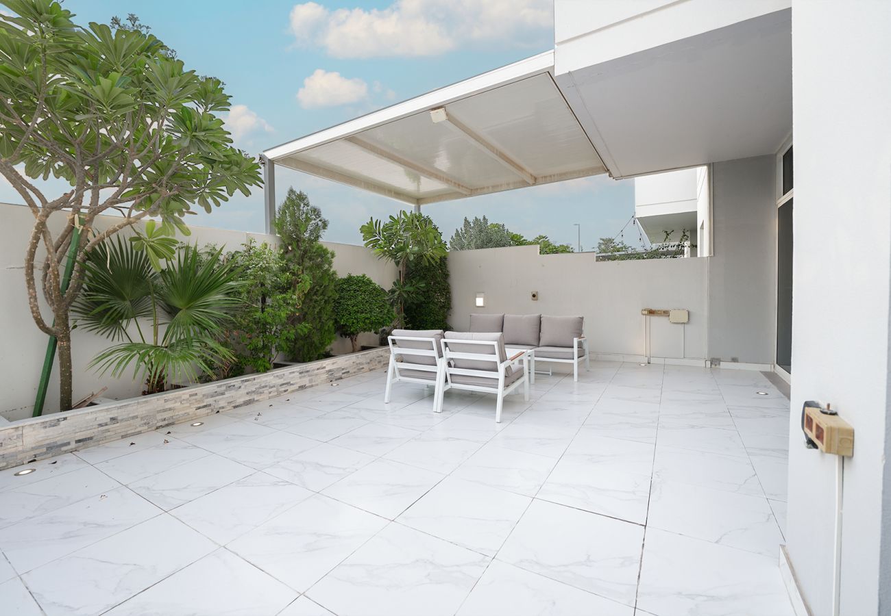 Terraced House in Dubai - Elevated urban living in Stylish 3Bedroom touwnhouse