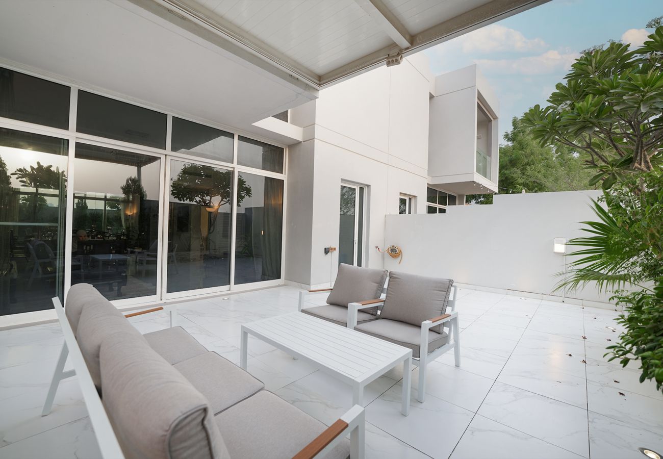Terraced House in Dubai - Elevated urban living in Stylish 3Bedroom touwnhouse