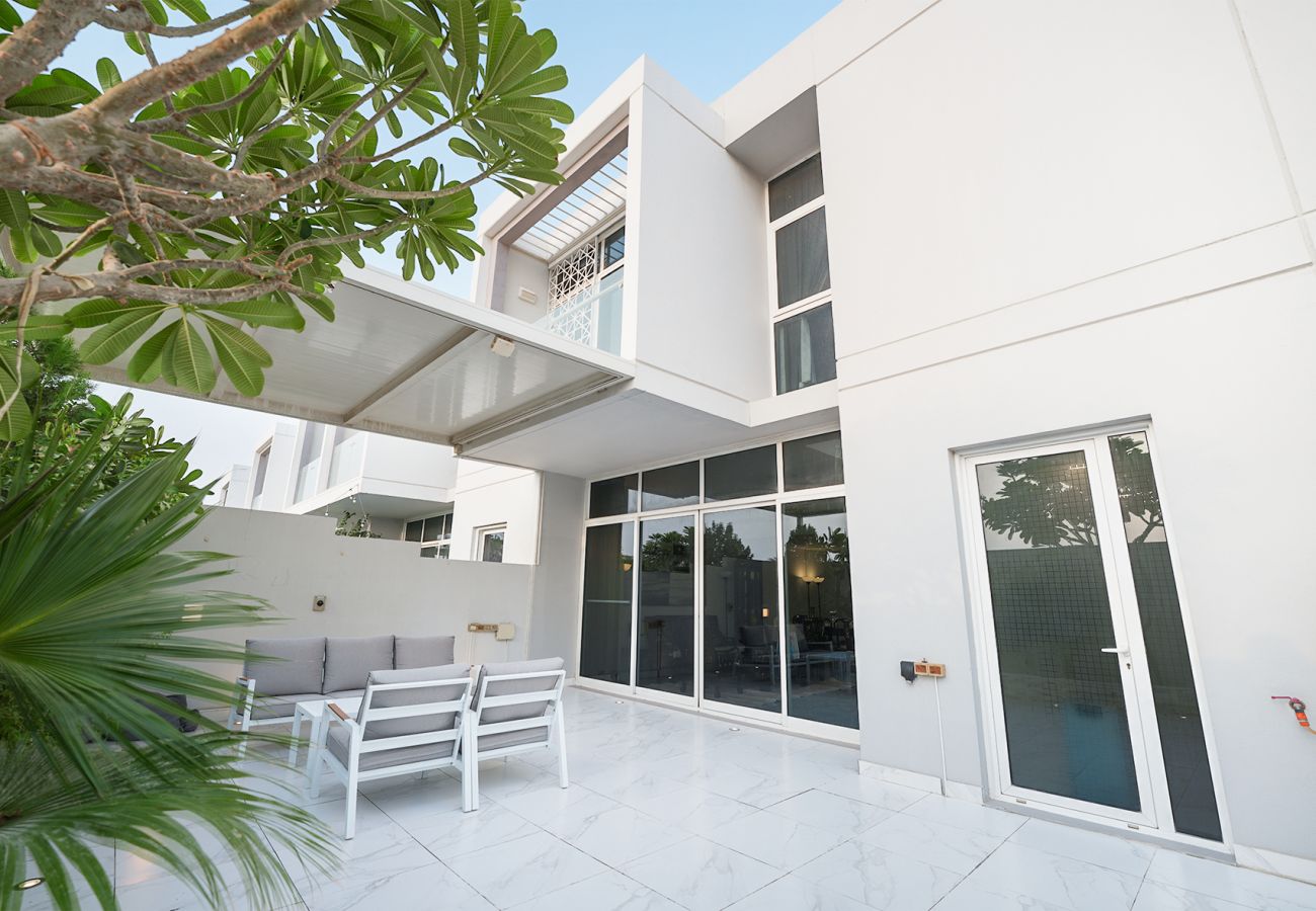 Terraced House in Dubai - Elevated urban living in Stylish 3Bedroom touwnhouse