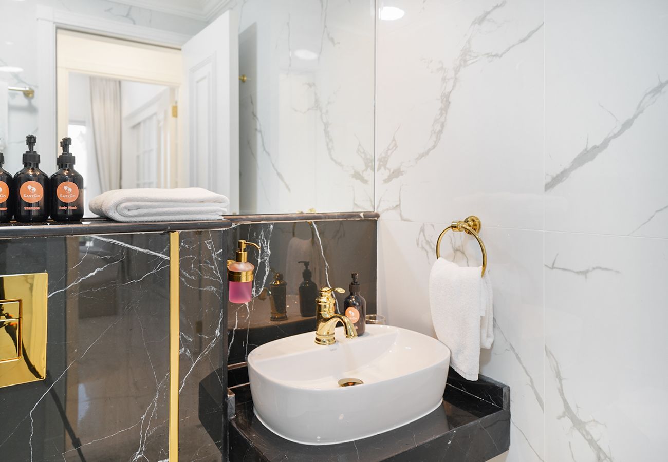 Apartment in Dubai - Luxury living with resort facilties and amenties 