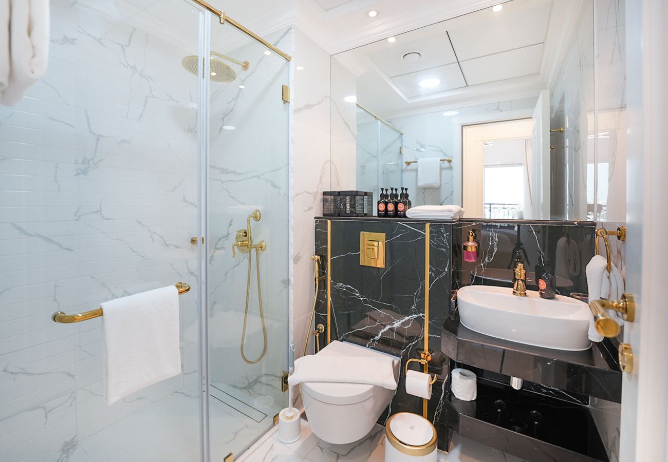Apartment in Dubai - Luxury living with resort facilties and amenties 