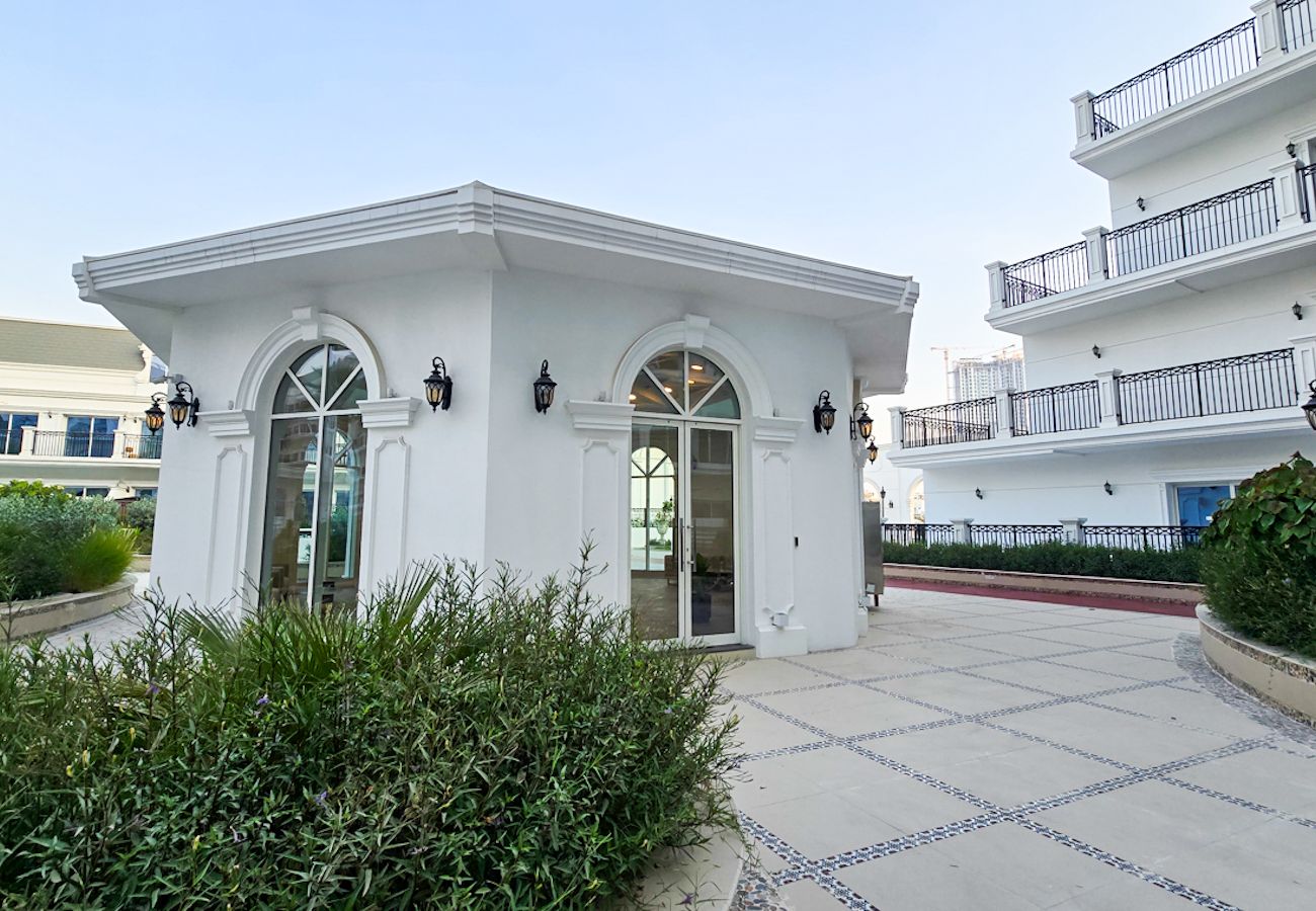 Apartment in Dubai - Luxury living with resort facilties and amenties 