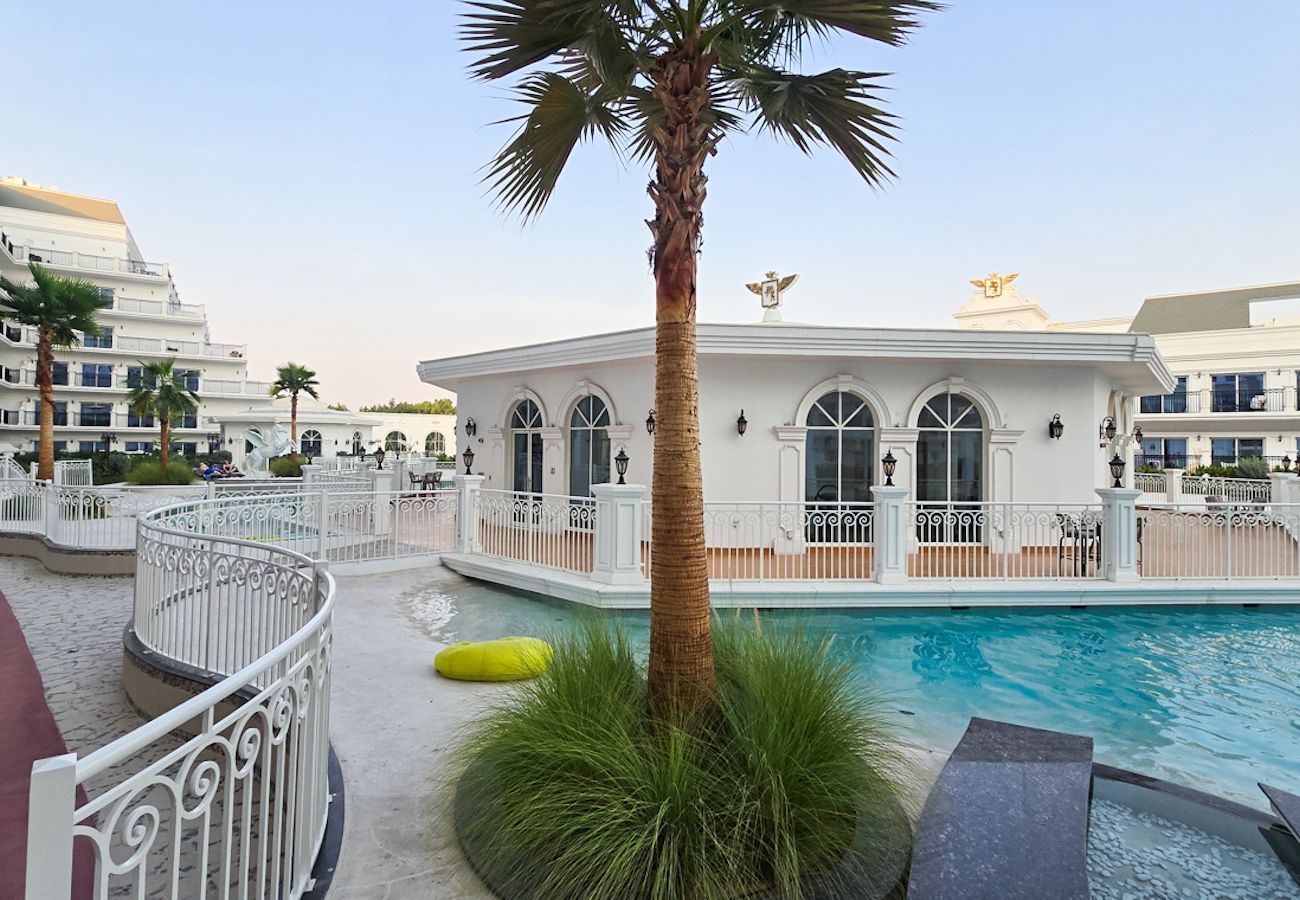 Apartment in Dubai - Luxury living with resort facilties and amenties 