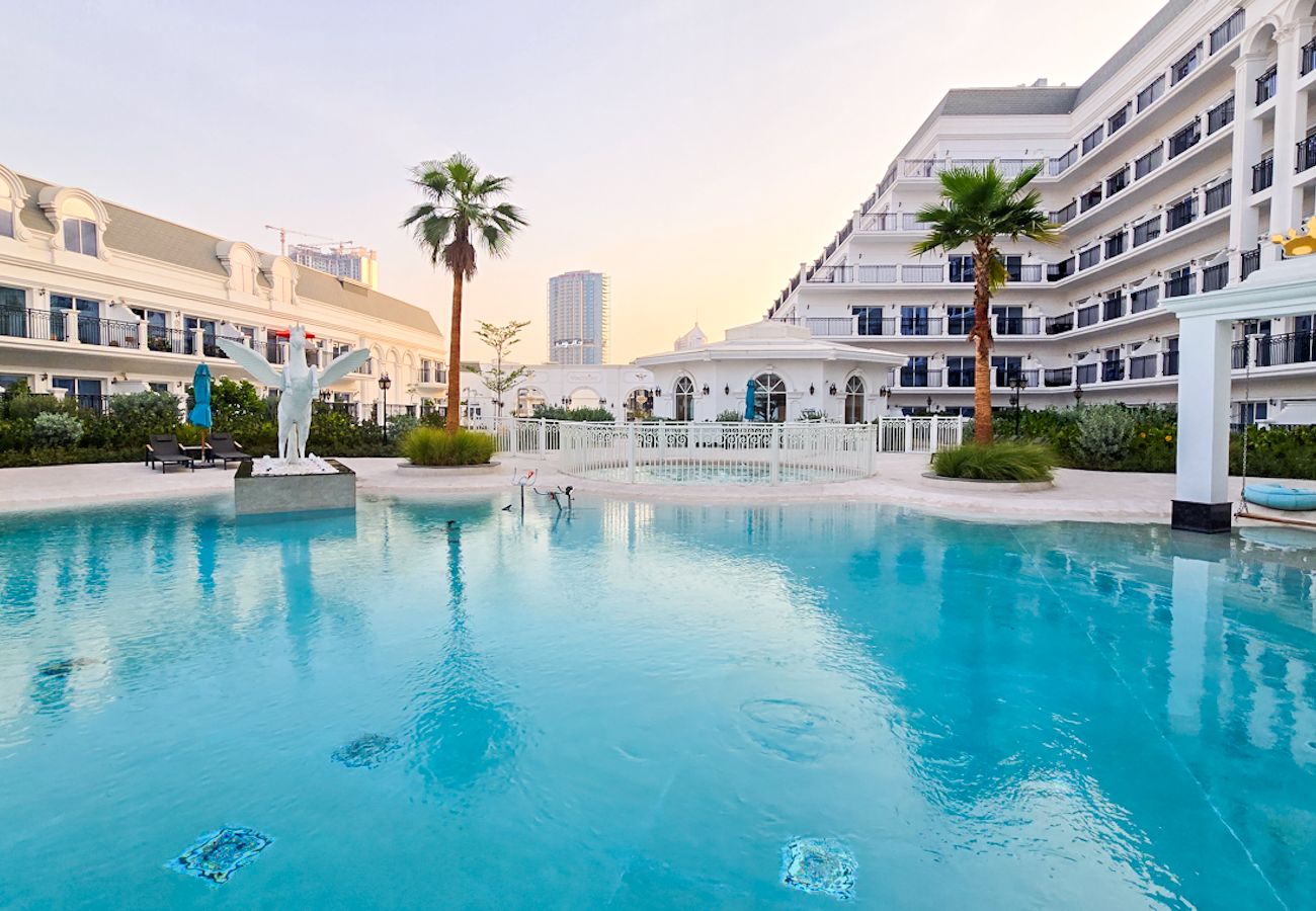 Apartment in Dubai - Luxury living with resort facilties and amenties 