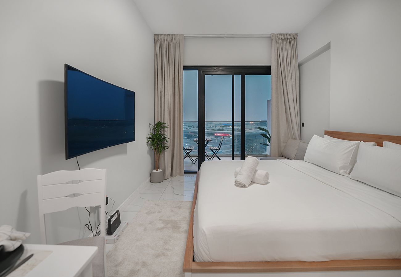 Studio in Dubai - Comfy/near metro/ easy access to city roads