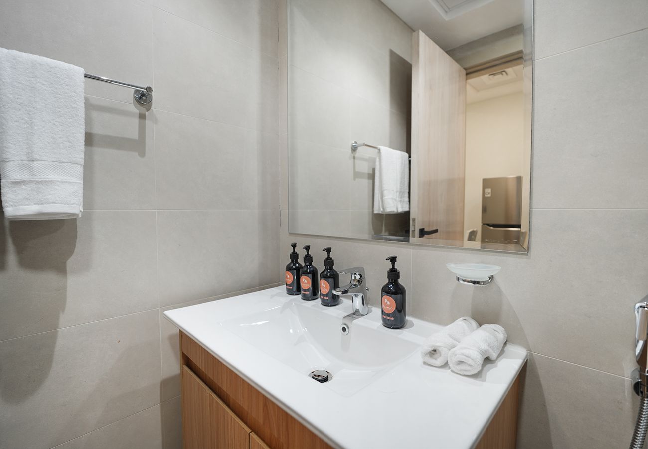 Studio in Dubai - Comfy/near metro/ easy access to city roads
