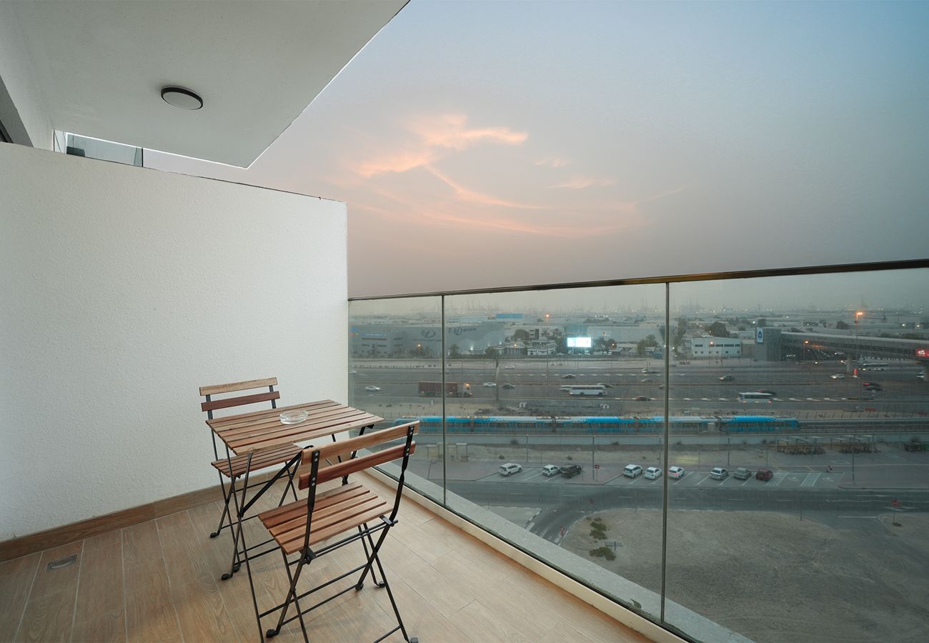 Studio in Dubai - Comfy/near metro/ easy access to city roads