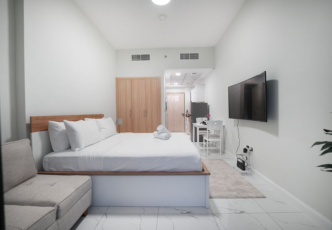 Studio in Dubai - Comfy/near metro/ easy access to city roads