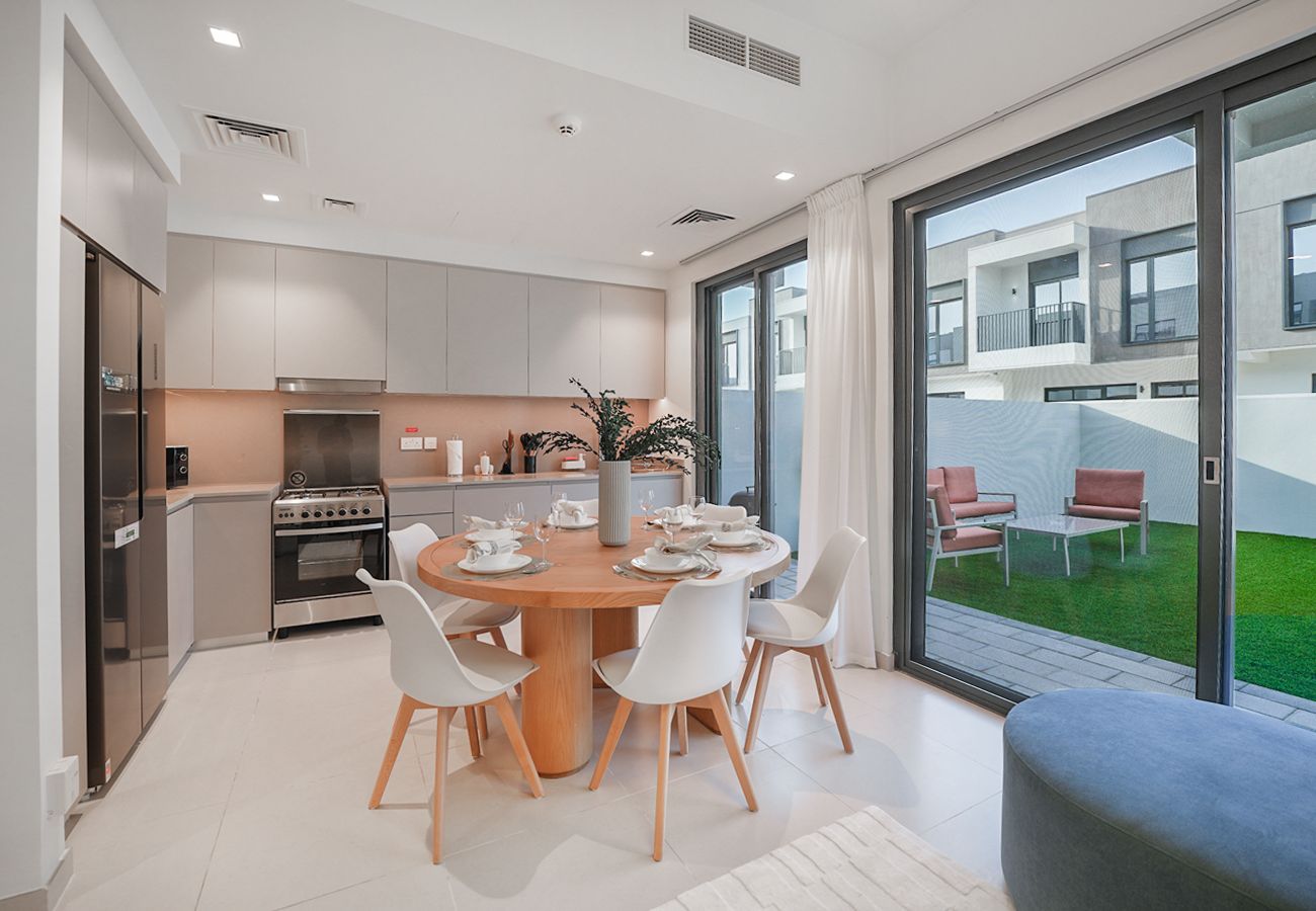 Terraced House in Dubai - Suburban lifestyle with Luxury facilities 