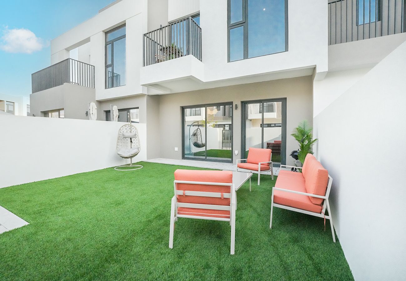 Terraced House in Dubai - Suburban lifestyle with Luxury facilities 