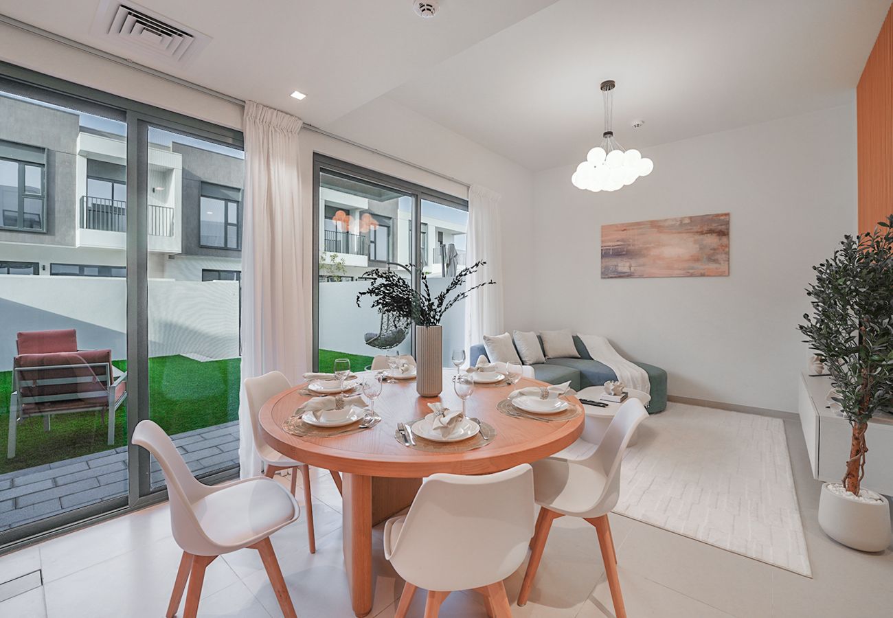 Terraced House in Dubai - Suburban lifestyle with Luxury facilities 