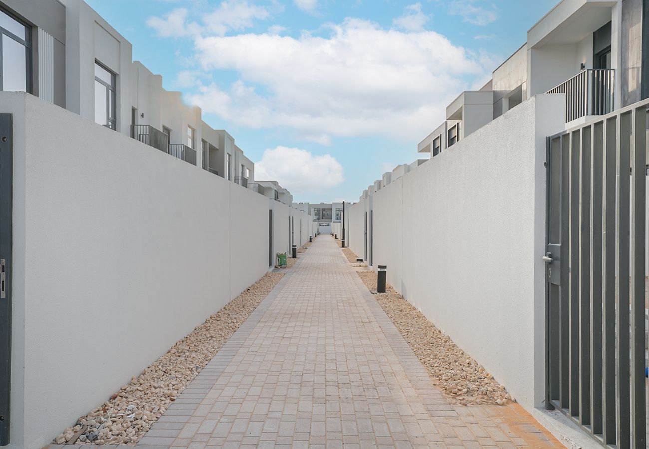Terraced House in Dubai - Suburban lifestyle with Luxury facilities 