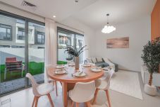 Terraced House in Dubai - EasyGo – 3BR+M Modern Suburban Luxury