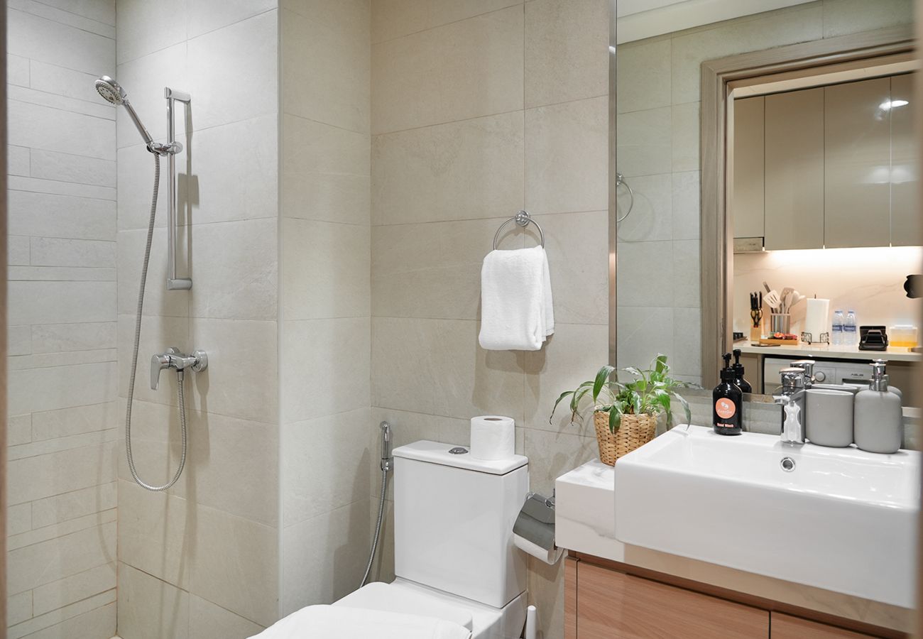 Studio in Dubai - Spacious,/ Low floor and pool view STU 