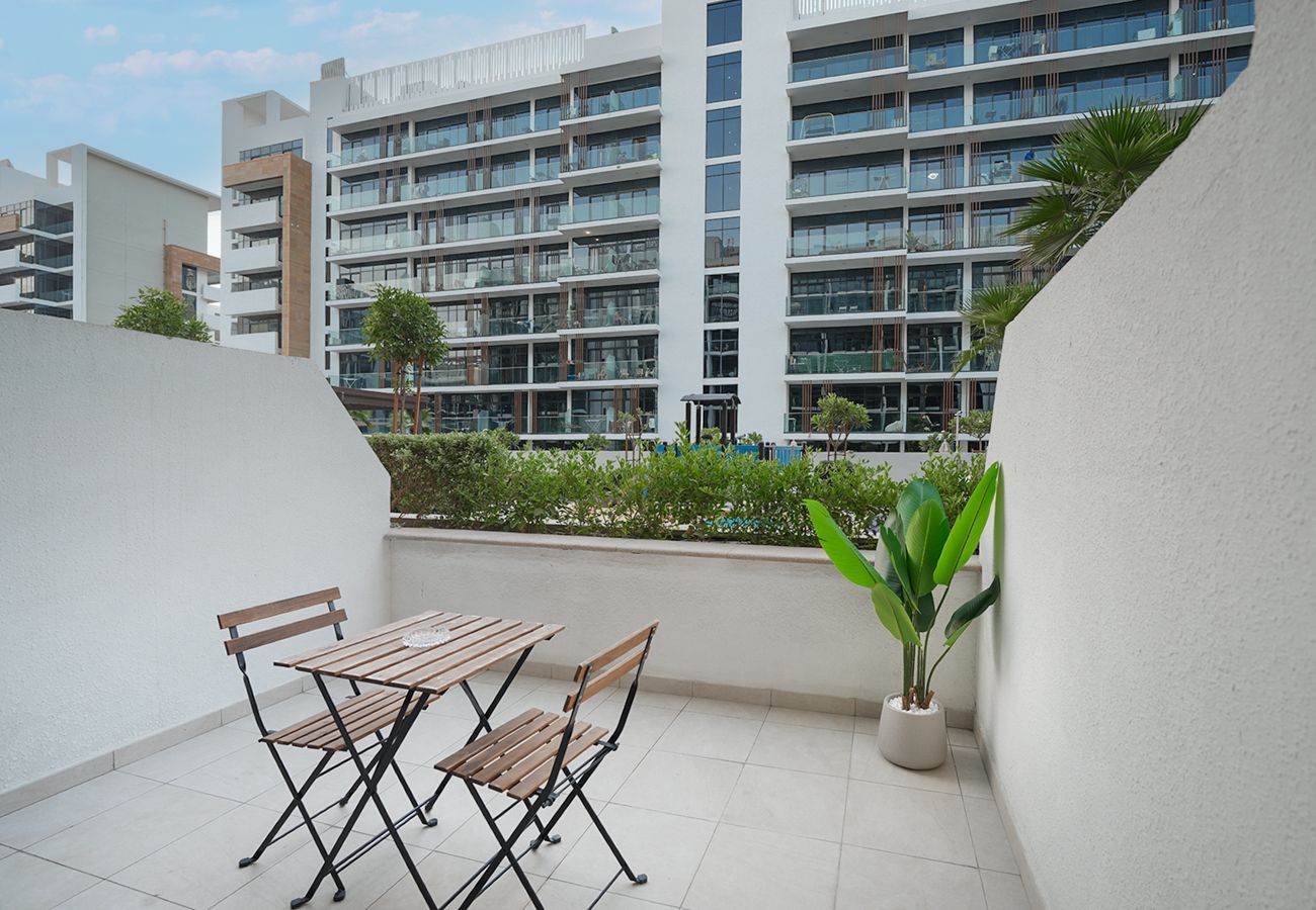 Studio in Dubai - Spacious,/ Low floor and pool view STU 
