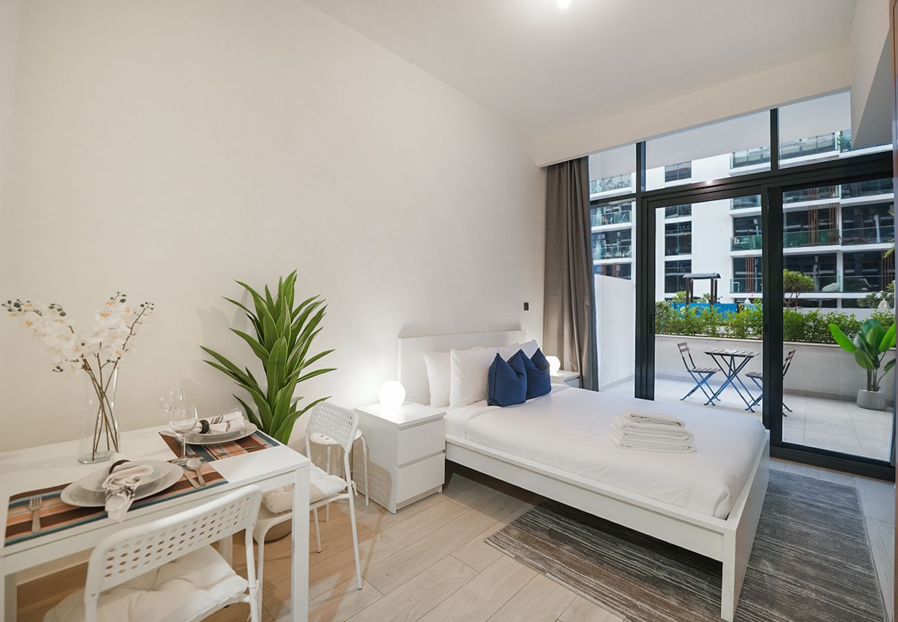 Studio in Dubai - Spacious,/ Low floor and pool view STU 