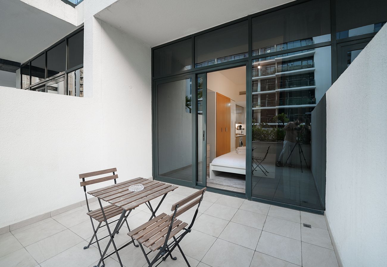 Studio in Dubai - Spacious,/ Low floor and pool view STU 