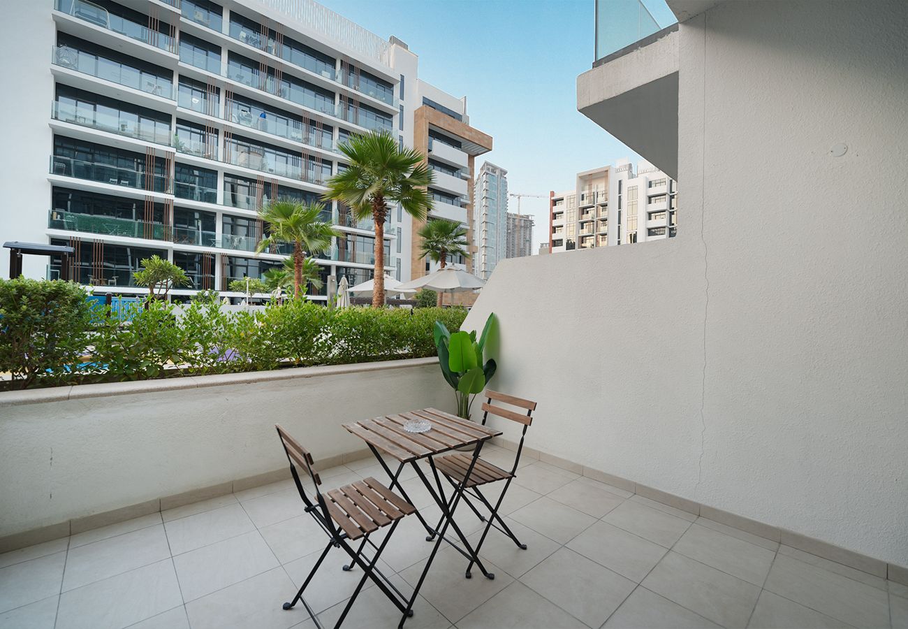 Studio in Dubai - Spacious,/ Low floor and pool view STU 