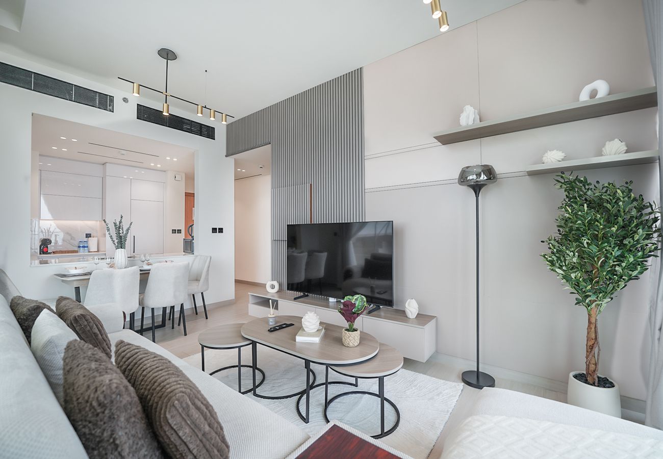 Apartment in Dubai - Luxury/private pool/serene location 