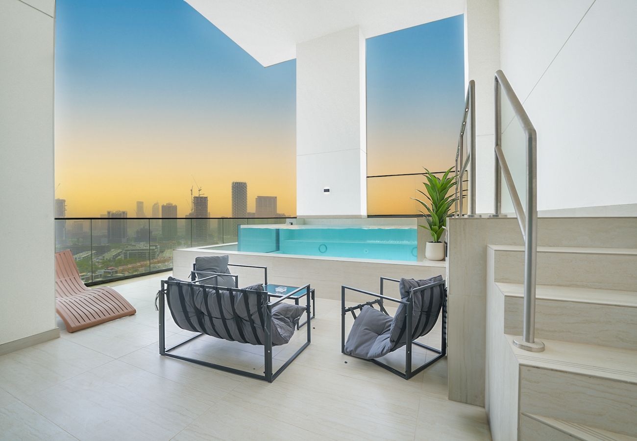 Apartment in Dubai - Luxury/private pool/serene location 