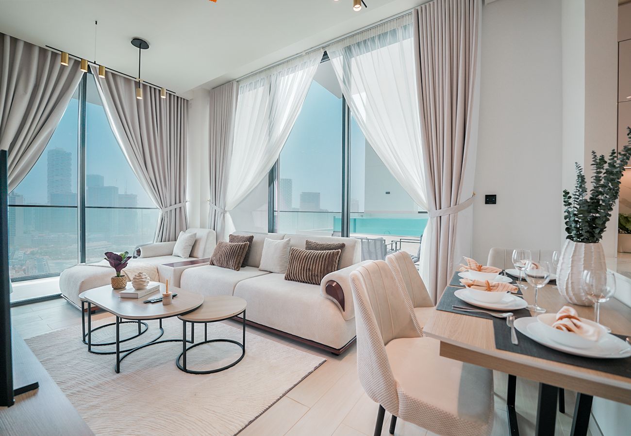 Apartment in Dubai - Luxury/private pool/serene location 
