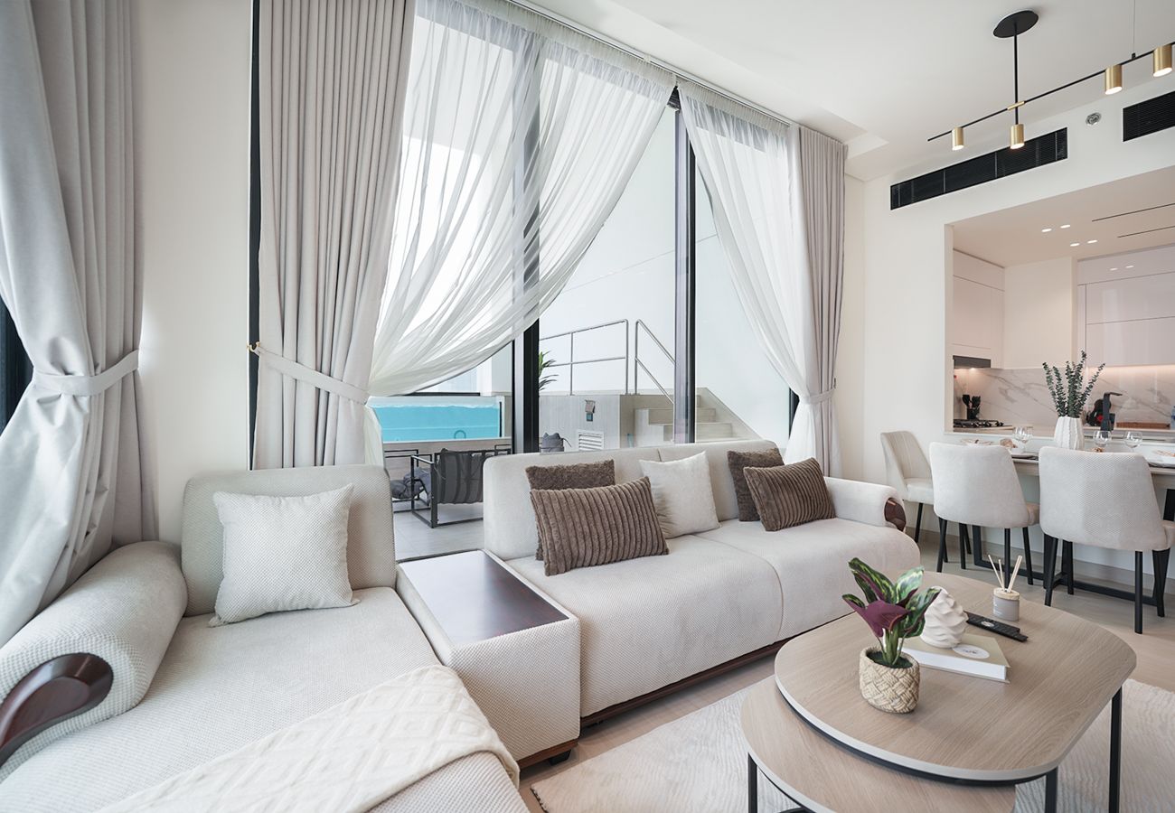 Apartment in Dubai - Luxury/private pool/serene location 