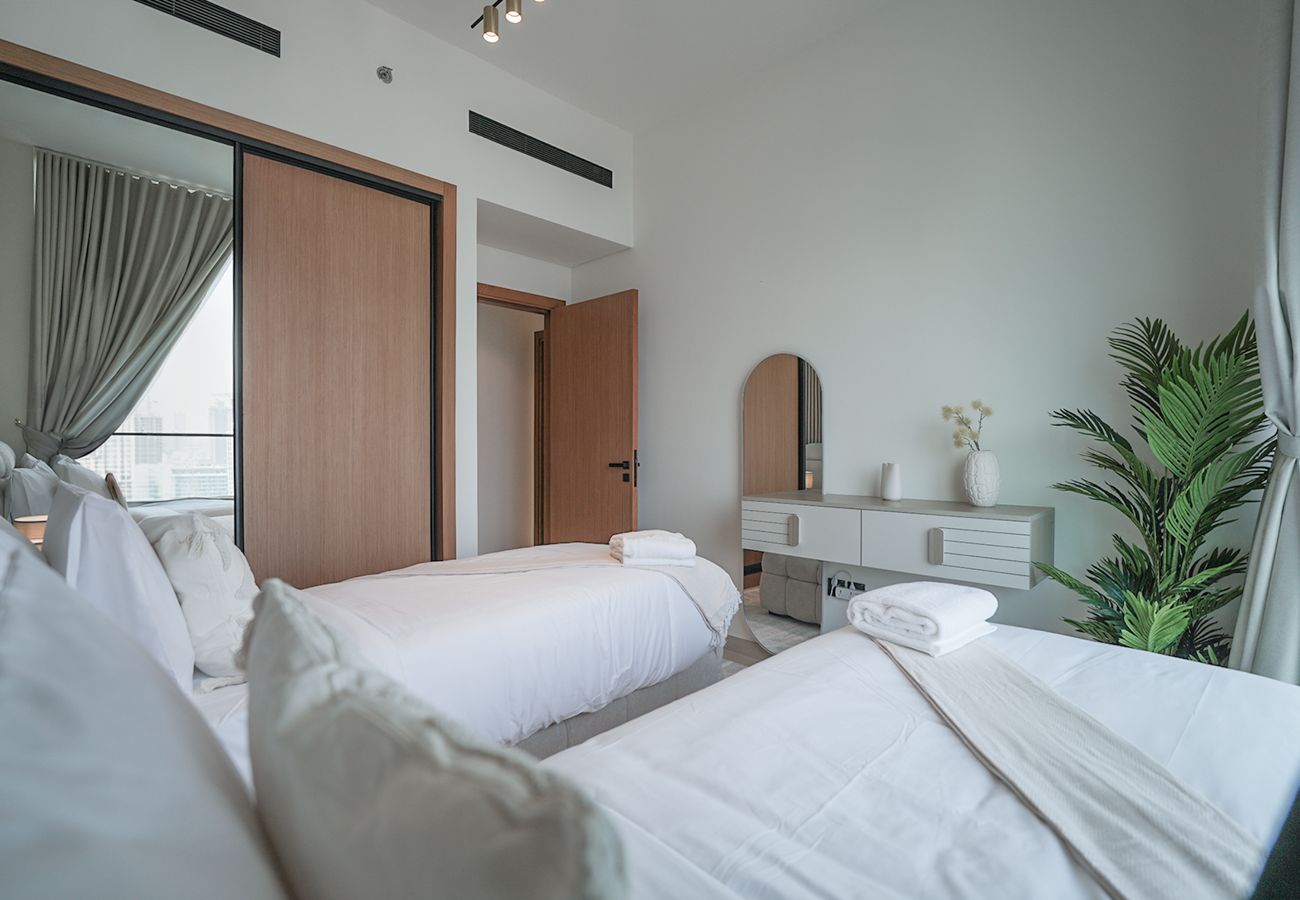 Apartment in Dubai - Luxury/private pool/serene location 