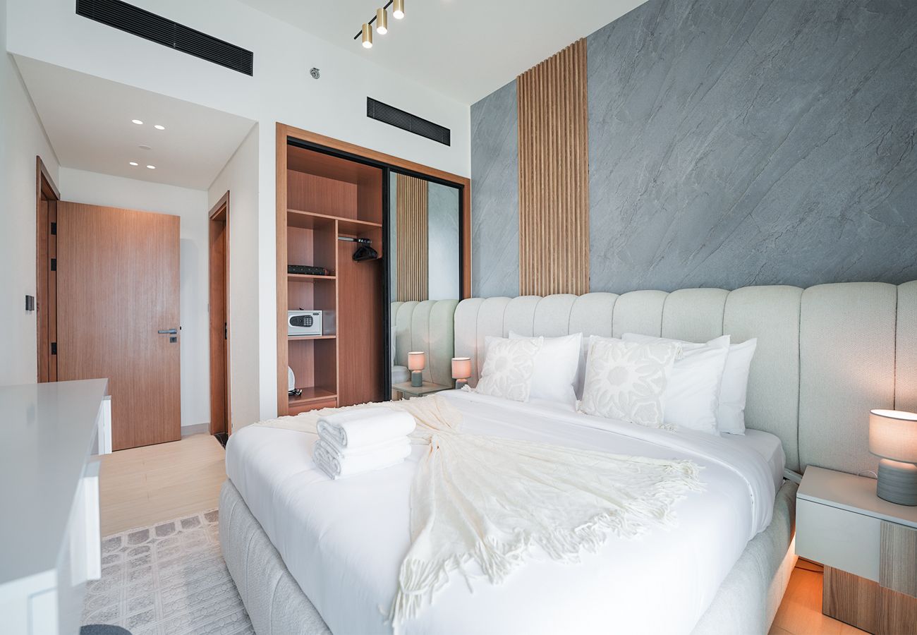 Apartment in Dubai - Luxury/private pool/serene location 