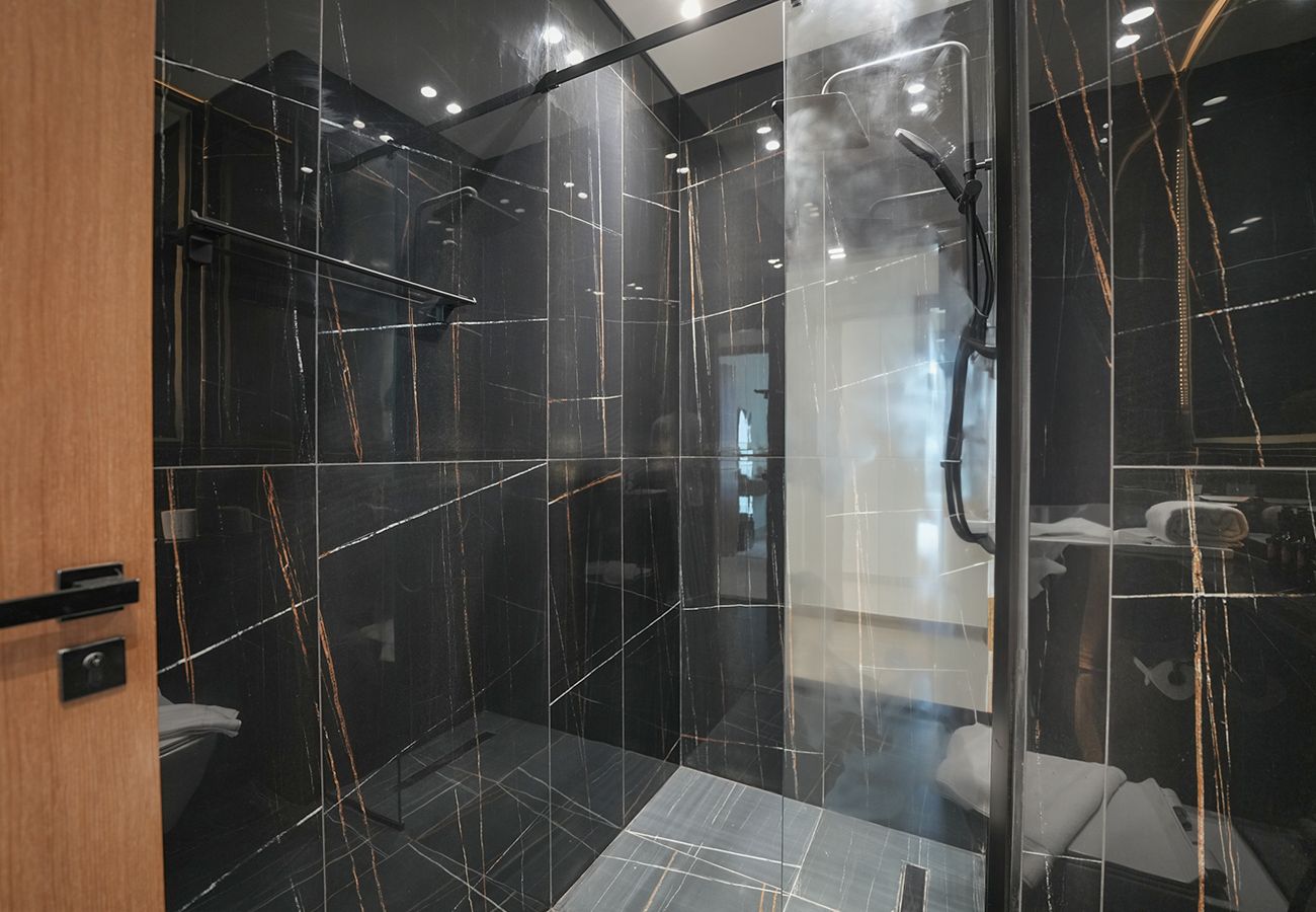 Apartment in Dubai - Luxury/private pool/serene location 