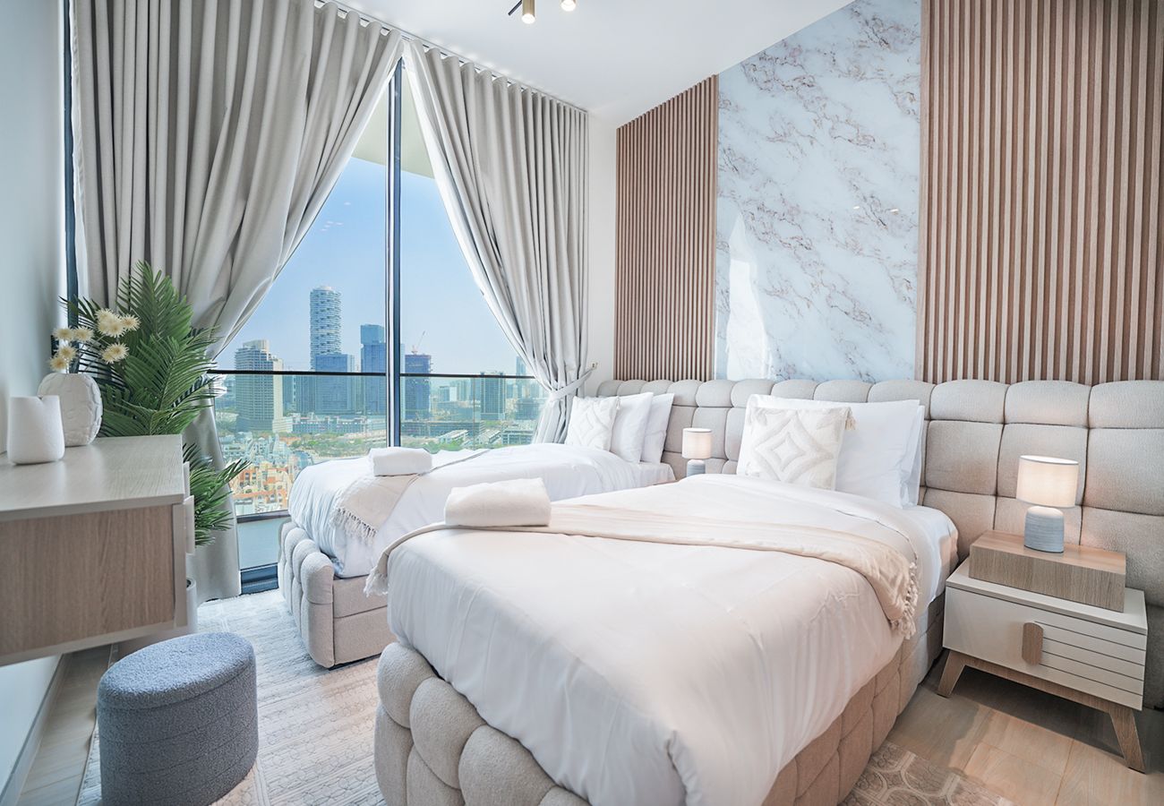 Apartment in Dubai - Luxury/private pool/serene location 