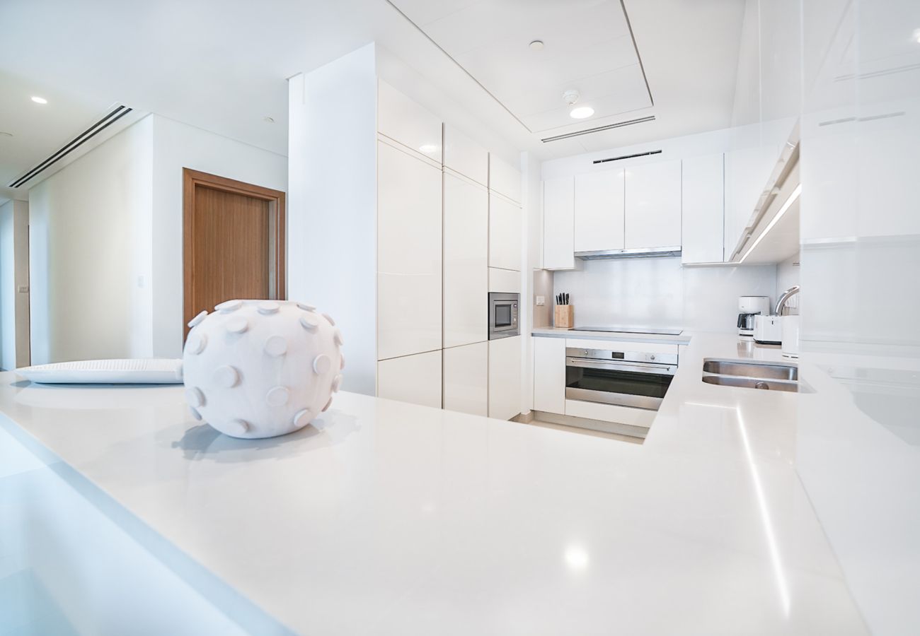 Apartment in Dubai - ELEGANT 2+M WITH DIRECT CANAL & ICONIC VIEW 