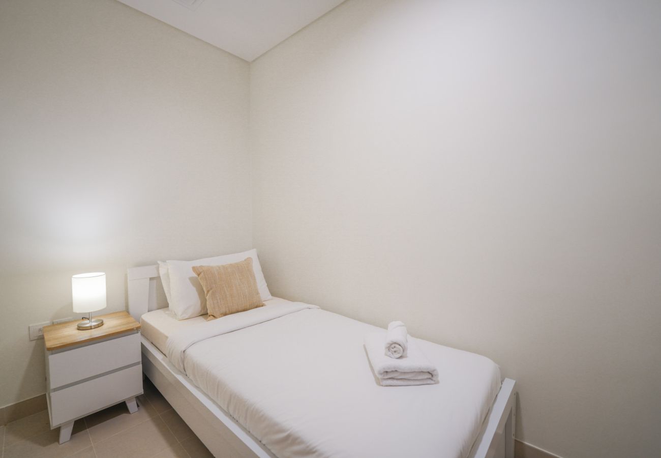 Apartment in Dubai - ELEGANT 2+M WITH DIRECT CANAL & ICONIC VIEW 