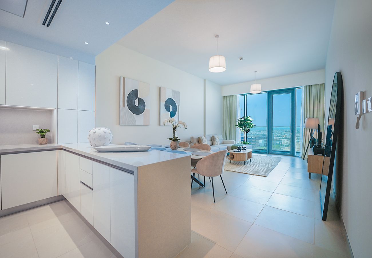 Apartment in Dubai - ELEGANT 2+M WITH DIRECT CANAL & ICONIC VIEW 