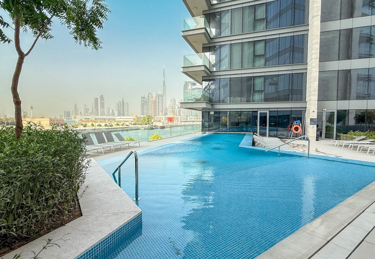 Apartment in Dubai - ELEGANT 2+M WITH DIRECT CANAL & ICONIC VIEW 