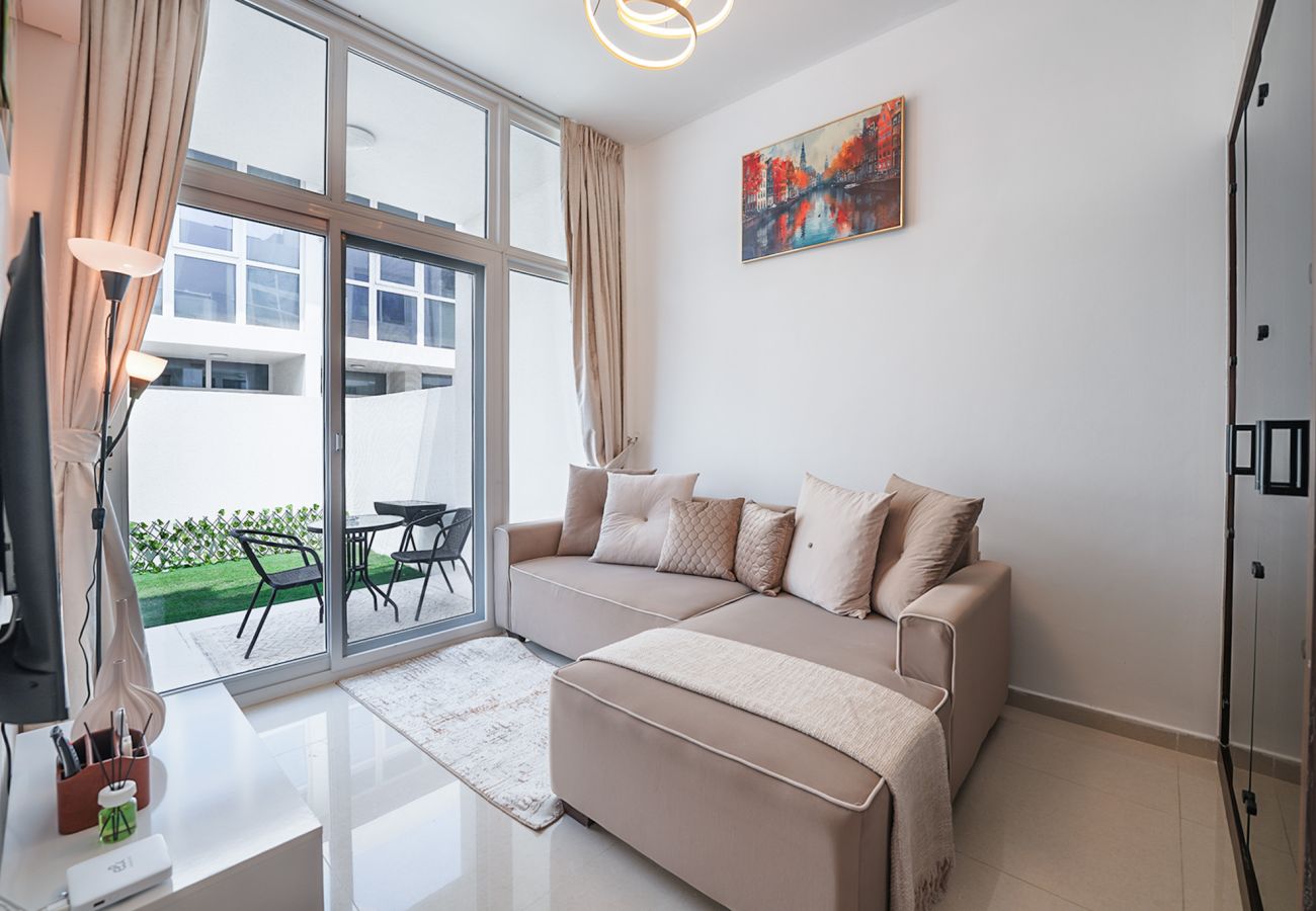 Terraced House in Dubai - EasyGo – Spacious 3BR with Garden in DAMAC Hills 2