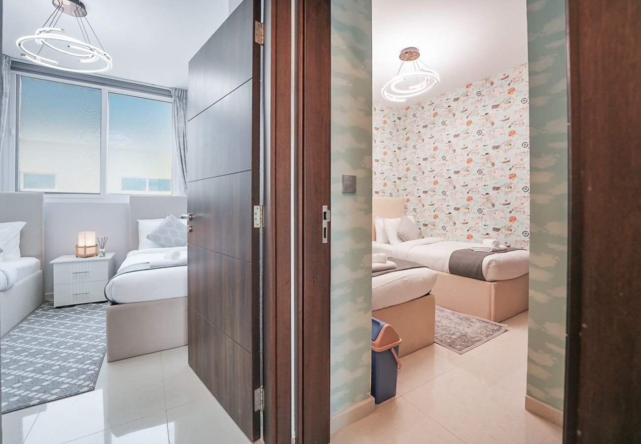 Terraced House in Dubai - EasyGo – Spacious 3BR with Garden in DAMAC Hills 2